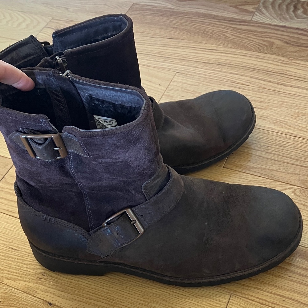 UGG Men's Chocolate Leather Boots